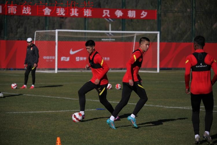 国少新年首期集训，杨晨苦寻后防铁闸